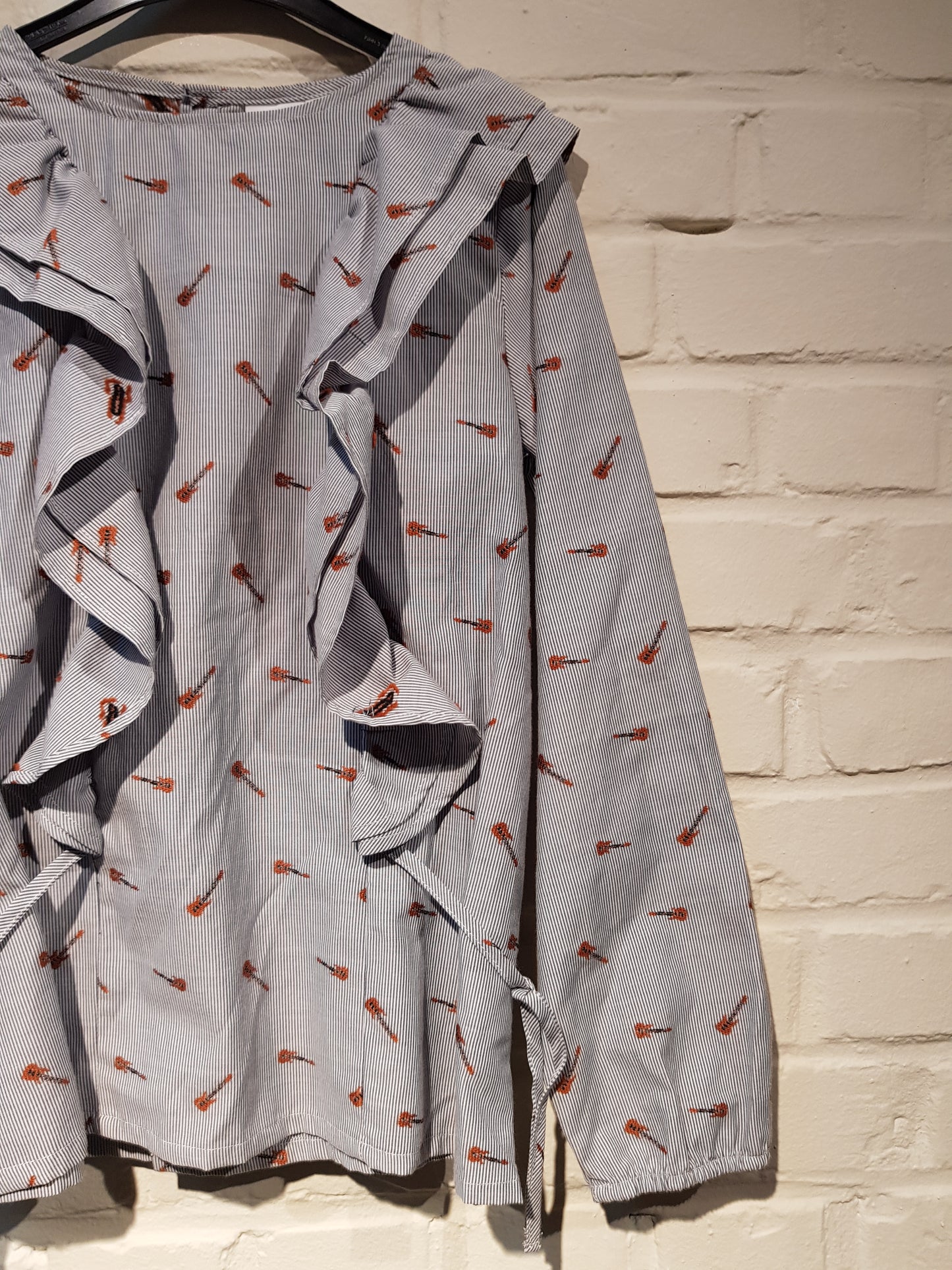 OUTLET - Guitar Ruffle Blouse